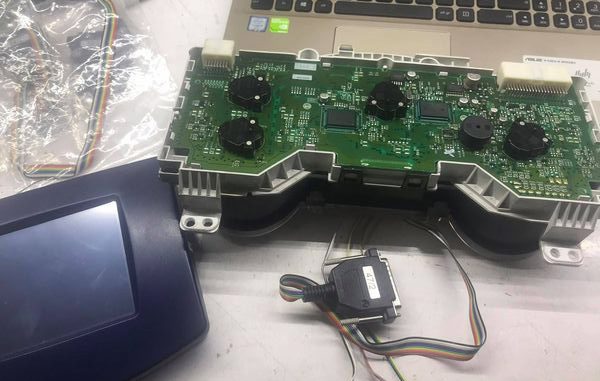 Toyota-Hilux-VII-2006-93C66-Odometer-Correction-with-Digiprog3-1